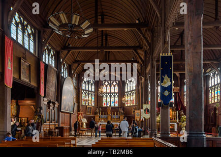 À l'intérieur de l'Église catholique de Sainte Catherine à Honfleur, la plus grande église en bois en France Banque D'Images