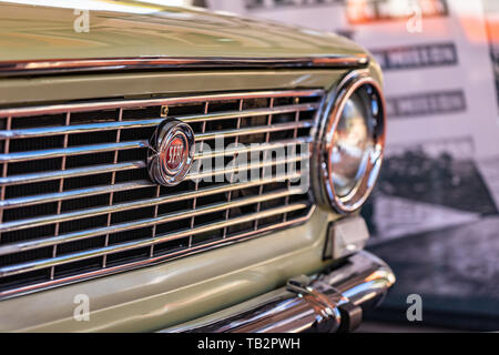 FIAT 124 siège à montjuic esprit circuit de Barcelone car show. Banque D'Images