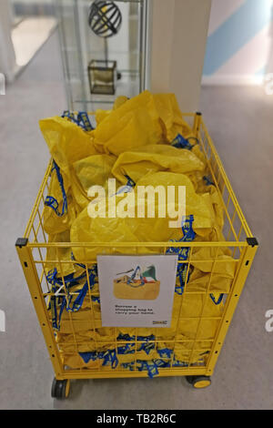 Des sacs en plastique chez Ikea à Coventry, Royaume-Uni, le 29 mai 2019. Banque D'Images