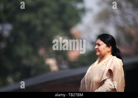 Nepals Président Bidya Devi Bhandari vu assister aux célébrations du Jour de la République. L'Assemblée constituante du NÉPAL Le Népal a déclaré une république le 29 mai 2008, se terminant le deux-et-demi-siècle d'une monarchie. Banque D'Images