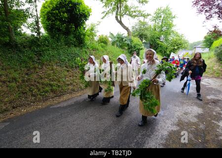 Le jour de la pomme de chêne en vaux 29 mai 2019 où les villageois y réaffirmer anciens droits pour ramasser le bois à partir de bois Calvados. Ces droits remontent au Moyen-âge et ont été confirmés par une forêt charte de la cour en 1603. Les villageois prennent également part à une cérémonie en la cathédrale de Salisbury, où cette année Gaia, une 120 dpi l'imagerie de la NASA détaillées de la surface de la terre. Un instilation par art par Luke Jerram. Banque D'Images