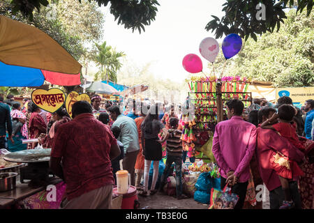 Purulia, Bengale occidental, Inde, mai 2017 - Les gens se sont réunis lors d'une kermesse en Inde rurale. Il est très commun, des milliers de personnes visitent ici. Il s'agit d'hôtel