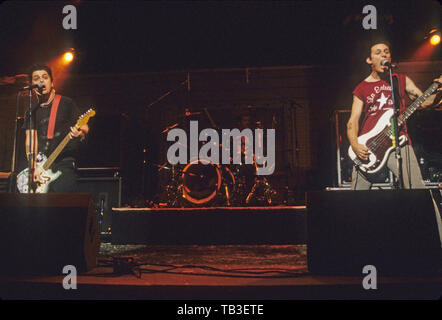 Groupe de rock américain Green Day avec Billie Joe Armstrong, Mike Dirnt et tre Cool à la 8e émission de Noël KROQ à Universal Amphitheatre le 6 décembre 1997 à Universal City, en Californie. Photo : Jeffrey Mayer Banque D'Images