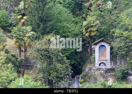 Chemin de Croix. Sanctuaire Madonna del Sasso. Locarno. Orselina. Suisse. Les stations de la Croix. Sanctuaire Madonna del Sasso. Orselina. Locarno. Banque D'Images