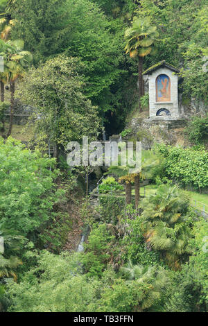 Chemin de Croix. Sanctuaire Madonna del Sasso. Locarno. Orselina. Suisse. Les stations de la Croix. Sanctuaire Madonna del Sasso. Orselina. Locarno. Banque D'Images