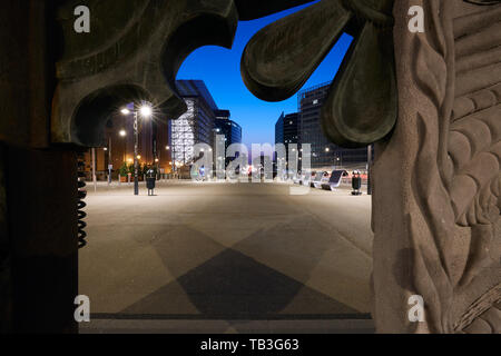 01.04.2019, Bruxelles, Bruxelles, Belgique - l'éclairage d'édifices principaux de l'UE dans l'Europaviertel dans la soirée. 00R190401D232CAROEX.JPG [MODEL Banque D'Images