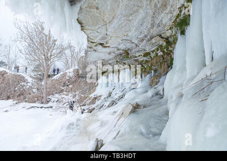 Cascade de glace Grotte. Jagala, Estonie. Banque D'Images