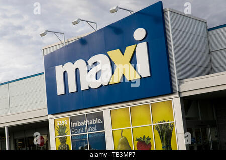 Un logo affiche à l'extérieur d'un Maxi épicerie de détail location à Greenfield Park, Québec, Canada, le 23 avril 2019. Banque D'Images