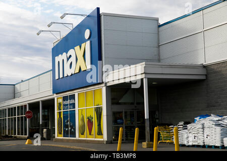 Un logo affiche à l'extérieur d'un Maxi épicerie de détail location à Greenfield Park, Québec, Canada, le 23 avril 2019. Banque D'Images