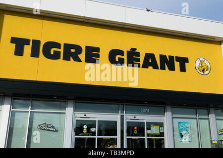 Un logo affiche à l'extérieur d'un Tigre Géant Tigre Géant (magasin) à Greenfield Park, Québec, Canada, le 23 avril 2019. Banque D'Images