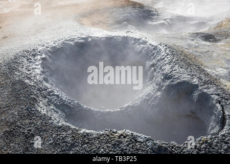Des piscines de boue thermale Geo et hot springs près de Akureryi dans le Nord de l'Islande Banque D'Images
