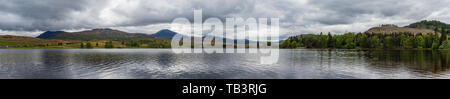Une vue panoramique sur le Loch Rannoch, près du village de Pont Ericht, à l'ouest de l'vers Rannoch Moor Banque D'Images