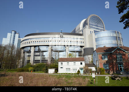 01.04.2019, Bruxelles, Bruxelles, Belgique - Point de vue du Parlement européen avec la partie bâtiment du Parlement nommé d'après Paul Henri Spaak. En th Banque D'Images