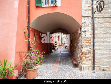 Silvi (Italie) - un petit village perché avec vue sur la mer Adriatique, dans la province de Teramo, Abruzzes. Banque D'Images