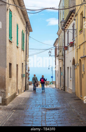 Silvi (Italie) - un petit village perché avec vue sur la mer Adriatique, dans la province de Teramo, Abruzzes. Banque D'Images