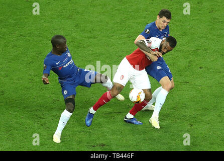 Chelsea's Andreas Christensen (droite) et Ngolo Kante (à gauche) bataille pour la balle avec Arsenal de Alexandre Lacazette au cours de l'UEFA Europa League finale au Stade Olympique, Baku, Azerbaïdjan. Banque D'Images