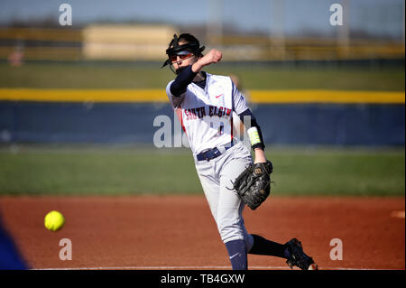 Pitcher dans le cercle de la prestation d'un pitch pour un frappeur du nord en attente. USA. Banque D'Images