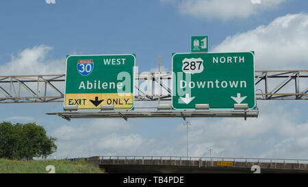 Fort Worth, Texas, USA, 05202019 - Abilene, 287 au nord, au centre-ville, Express lane. Banque D'Images