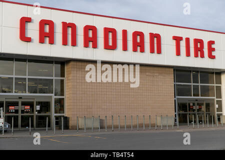 Un logo affiche à l'extérieur d'un magasin Canadian Tire à Boucherville, Québec, Canada, le 21 avril 2019. Banque D'Images