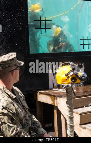 L'affichage de plongée sous-marine, la Fleet Week 2019, Times Square, New York, USA Banque D'Images