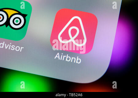 Kaliningrad, Russie, le 21 mars 2018 : l'icône de l'application Airbnb sur Apple iPhone écran X close-up. Airbnb icône de l'application. Airbnb.com est site en ligne pour Banque D'Images