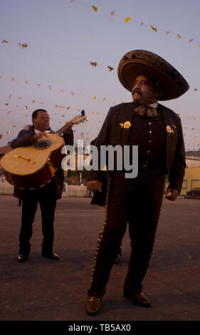 Ismael Gutierrez et ses Mariachis préforme dans Plaza Garibaldi où Mariachis se rassemblent pour être embauché dans la ville de Mexico, le vendredi, 4 janvier 2008 Banque D'Images