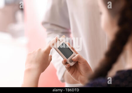 Fille diabétique diabete clinique en numérique avec Banque D'Images