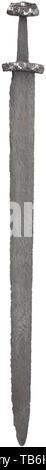 Une épée Viking du nord de l'Europe, 11e siècle, large lame à double lame avec télévision fuller des deux côtés. Le quart supérieur de la lame avec du linéaire en bronze incrusté croix armés des deux côtés. Court, légèrement courbé, quillons tang coniques avec pommeau faite en deux morceaux. Quillons pommeau et entièrement recouverte de placage argent et décoré de cercles concentriques. Longueur 92,5 cm. épée, épées, armes, d'armes, l'arme, le bras, appareil de combat, militaire, militaria, objet, objets, alambics, clipping, coupures, cut out, cut-out, cut-outs,-Clearance-Info Additional-Rights , mêlée-Not-Available Banque D'Images