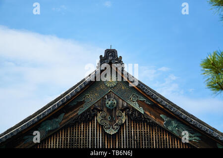 Toit au palais de Ninomaru, parc du château de Nijo, un excellent exemple de l'architecture résidentielle de Buke shoin-zukuri à Kyoto, au Japon. Banque D'Images