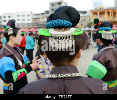 Les femmes Miao Zhouxi portant des costumes traditionnels au cours de la Lusheng festival. Banque D'Images