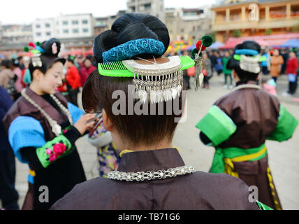 Les femmes Miao Zhouxi portant des costumes traditionnels au cours de la Lusheng festival. Banque D'Images