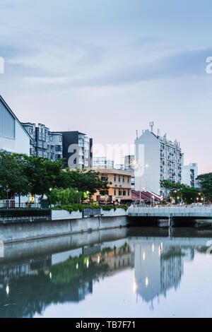 Singapour - 1 juin 2017 : bâtiment et paysage rivière Geylang Banque D'Images