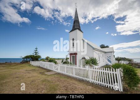 Christian Blanc église maorie avec clôture en Raukokore, East Cape, Île du Nord, Nouvelle-Zélande Banque D'Images