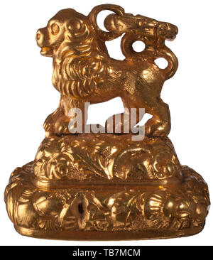 Le roi Louis de Bavière - une montre d'or, d'or, sceau fab sans marques. A travaillé dans la forme du lion bavarois sur un piédestal. À l'encolure un oeillet avec une bague en or. Finement gravées monogramme "L" surmonté d'une couronne du roi sur la surface de joint de l'agate pierre. Hauteur ca. 26 mm, surface de joint ca. 22 x 25 mm, poids env. 16,5 g. USA-lot. La Bavière, bavaroise, l'allemand, l'Allemagne, le sud de l'Allemagne, le sud de l'Allemagne, Royal, objet, objets, photos, militaria, clipping, cut out, cut-out, cut-outs, historique, historique du 20e siècle, Additional-Rights Clearance-Info-Not-Available- Banque D'Images