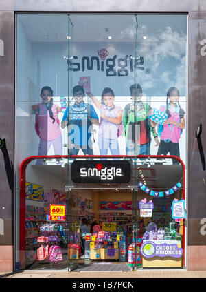 Swindon, Royaume-Uni - 04 mai 2019 : La façade de Smiggle papeterie dans la parade Banque D'Images