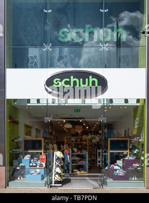 Swindon, Royaume-Uni - 04 mai 2019 : La façade du magasin de chaussures Schuh dans la parade Banque D'Images