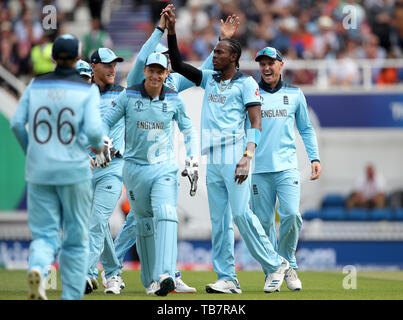 L'Angleterre célèbre Archer Jofra en tenant le guichet de l'Afrique du Sud le Markramduring Aiden ICC Cricket World Cup phase groupe match à l'ovale, Londres. Banque D'Images