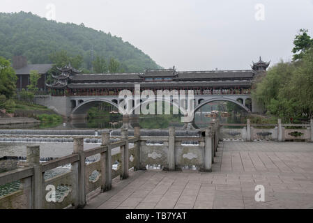 Pont Anshun Chengdu, Kuan Zhai Xiang Zi ville historique. Le Sichuan, Chine Banque D'Images