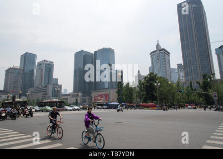 Les immeubles de bureaux de grande hauteur moderne dans le centre-ville de Chengdu, Sichuan, Chine Banque D'Images