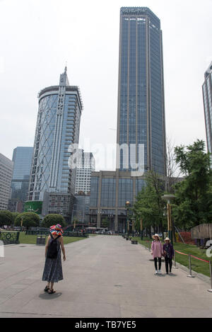 Les immeubles de bureaux de grande hauteur moderne dans le centre-ville de Chengdu, Sichuan, Chine Banque D'Images