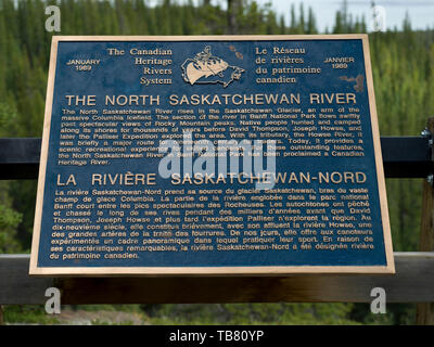 Close-up d'informations pancarte, rivière Saskatchewan Nord, Commission des rivières du patrimoine canadien, promenade des Glaciers, Jasper, Alberta, Canada Banque D'Images