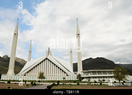 La Mosquée Shah Faisal à Islamabad au Pakistan sur un jour nuageux Banque D'Images