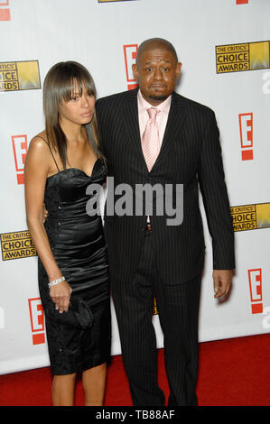 LOS ANGELES, CA. 12 janvier 2007 : Forest Whitaker et épouse KEISHA lors du 12e congrès annuel de Critics' Choice Awards au Santa Monica Civic Auditorium. © 2007 Paul Smith / Featureflash Banque D'Images