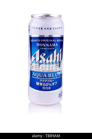 Chisinau, Moldova 12 février 2017 : bouteille de métal d'Asahi Super. Asahi a été fondée à Osaka au Japon en 1889 que l'Osaka Beer Company. Banque D'Images