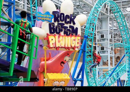 Les enfants de grimper sur le pont du vaisseau fantôme Parcours aventure dans Nickelodeon Universe.Mall of America de Bloomington..Minnesota.USA Banque D'Images