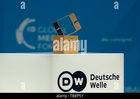 Bonn, Allemagne. 27 mai, 2019. La liberté d'Expression Award, trophée, à la Deutsche Welle Global Media Forum 27.05.2019 Changement de pouvoirs, à Bonn | Conditions de crédit dans le monde entier : dpa/Alamy Live News Banque D'Images