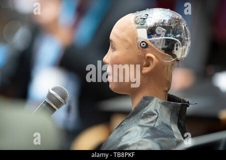 Bonn, Allemagne. 27 mai, 2019. SOPHIA, Robot Social, AI, intelligence artificielle, à la Deutsche Welle Global Media Forum 27.05.2019 Changement de pouvoirs, à Bonn | Conditions de crédit dans le monde entier : dpa/Alamy Live News Banque D'Images