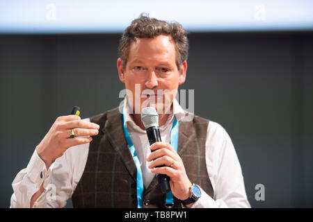 Bonn, Allemagne. 27 mai, 2019. Le Dr Eckart von HIRSCHHAUSEN, modérateur, à la Deutsche Welle Global Media Forum 27.05.2019 Changement de pouvoirs, à Bonn Â | Conditions de crédit dans le monde entier : dpa/Alamy Live News Banque D'Images