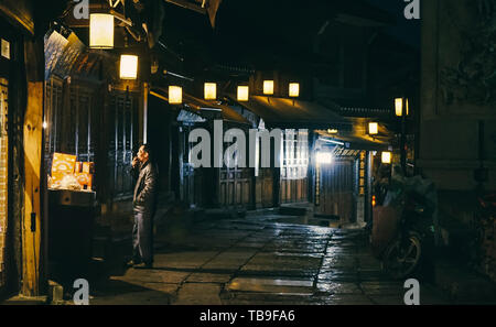 Nuit dans l'ancienne ville de Qingyan Banque D'Images