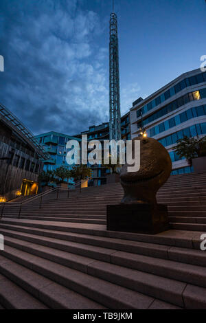 Ugo Rondinone Lever de la statue près de l'avant-goût (Tjuvtitten) tour d'observation de nuit. Oslo, Norvège, août 2018 Banque D'Images